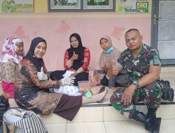 Babinsa Kodim 0822/Bondowoso Dampingi Kegiatan Posyandu untuk Balita dan Lansia di Desa Taal