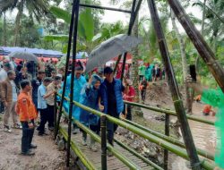 Sepasang Kekasih: di Jembatan Baduy Kecil Pada Peringatan HKSN 2024