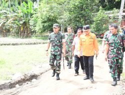 Dandim 0822 Tinjau Lokasi Jalan Terputus Akibat Longsor di Desa Tangsil Wetan Kabupaten Bondowoso