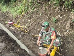 Babinsa Desa Gubrih Wringin Bondowoso Dampingi Karya Bakti TMMD ke-121