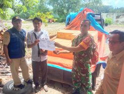 Babinsa 0822 Dampingi Pendistribusian Pupuk Organik Cair untuk Gapoktan di Kecamatan Ijen Kabupaten Bondowoso