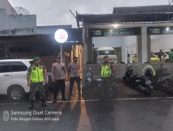 Kedamaian Natal 2024: Babinsa dan Bhabinkamtibmas Bersatu Jaga Keamanan di Bondowoso