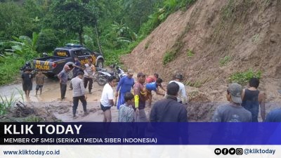 Kolaborasi Polisi Bersama Tiga Pilar juga Warga Tangani Banjir dan Longsor di Jember