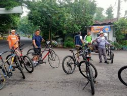 Pj Bupati Bondowoso Ajak Kasdim 0822 Jaga Kesehatan dengan Sepeda Santai Sambil Tinjau Pembibitan Tanaman Kodim 0822