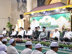 Meriahkan Pergantian Tahun, Komandan Kodim 0822 Hadiri Sholawat Bersama di Masjid Agung At-Taqwa Bondowoso