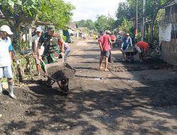 Demi Warga Binaan Babinsa 0822 Gotong Royong Perbaiki Jalan di Dusun Klampes Kabupaten Bondowoso