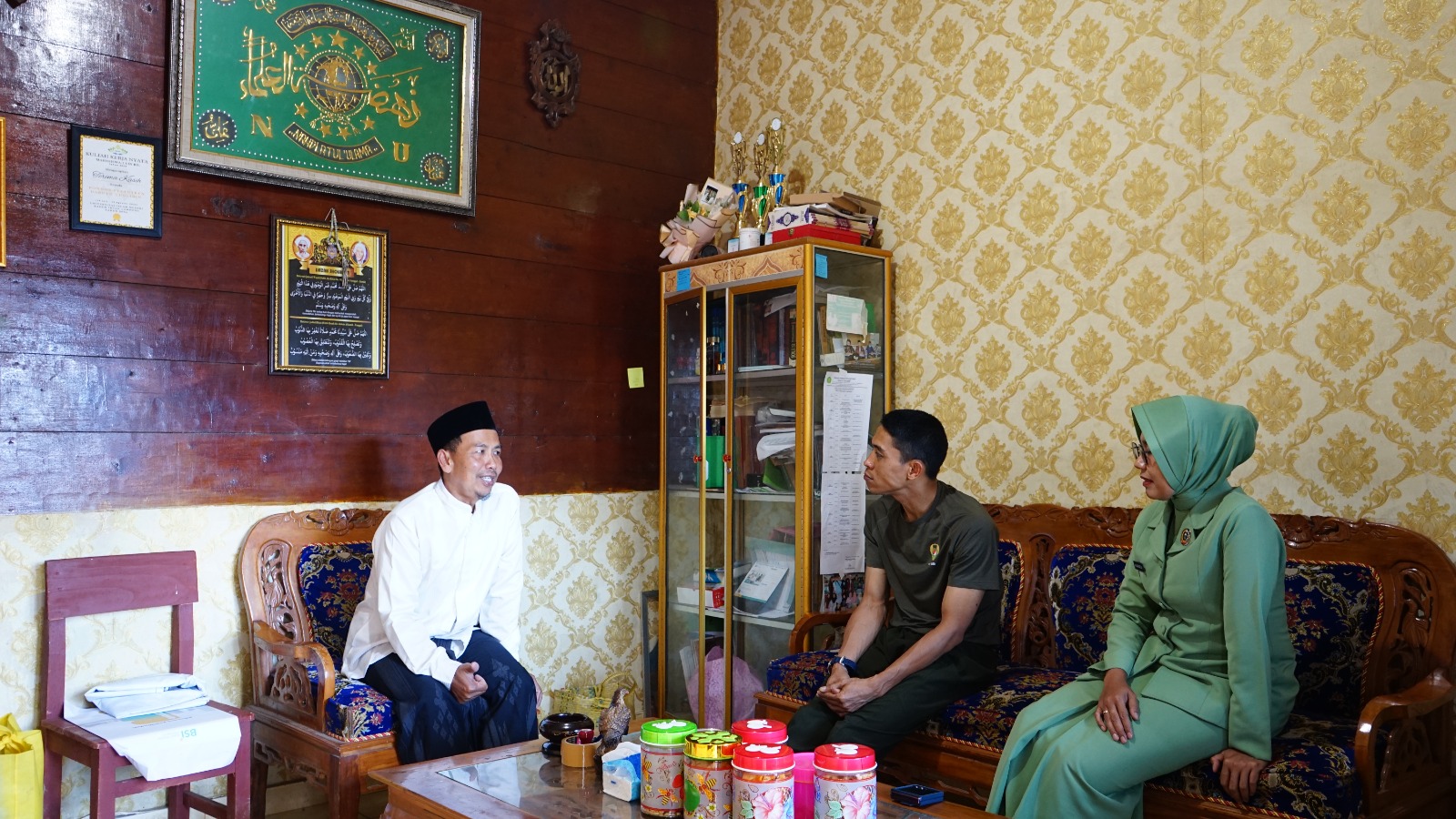 Dandim Letkol Inf Rinto Wijaya, saat silaturohmi (foto.Dok.pendim0422/Lampung Barat)