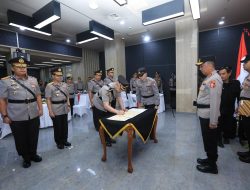 Pimpin Sertijab, Irjen. Pol Sandi Tekankan Humas Fungsi Utama Polri