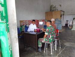 Babinsa Koramil 0822/09 Pujer Bersama Tokoh Masyarakat Tinjau Gudang Gabah dan Beras