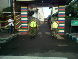 Peran Aktif Babinsa dalam Menjaga Keamanan CFD Alun-alun Kironggo Bondowoso