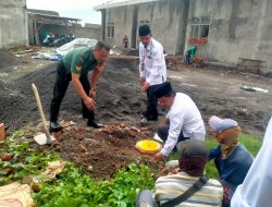 Babinsa 0822/01 Pantau Kalibrasi Arah Kiblat dan Pembangunan Musholla