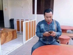Penyerahan Sertifikat UKW Bertepatan dengan Ultah Direktur Media Klik Today Bondowoso