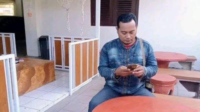 Penyerahan Sertifikat UKW Bertepatan dengan Ultah Direktur Media Klik Today Bondowoso