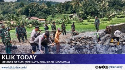 Pasca Banjir Bandang di Desa Wonoboyo, TNI POLRI Laksanakan Kerja Bakti