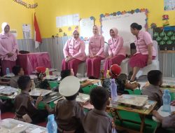 Kunjungi TK Kemala Bhayangkari 25 Bondowoso, Ketua YKB Jatim Berikan Makan Bergizi Gratis