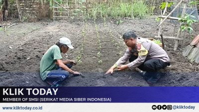 Wujudkan Ketahanan Pangan, Bhabinkamtibmas Polres Nganjuk Ajak Warga Manfaatkan Lahan Sela
