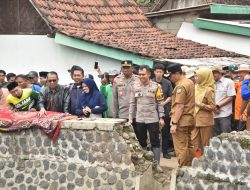 Kapolres Bondowoso Bersama PJ Bupati dan Dandim 0822 Baksos di Lokasi Banjir