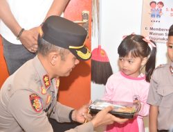 Kapolres Bondowoso Bagikan Makan Gratis ke Siswa Taman Kanak kanak