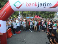 Ribuan Orang Meriahkan Jalan Sehat Bersama Wartawan PWI Jatim