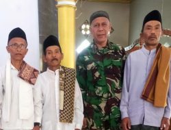 Padatnya Kegiatan, Satgas TMMD Ke-123 Letda Inf Saiful Jadi Muadzin Shalat Jum’at Bersama Warga