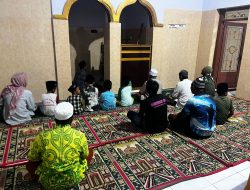 Tingkatkan Keimanan, Satgas TMMD Bondowoso Sholat Subuh Berjamaah Dengan Warga