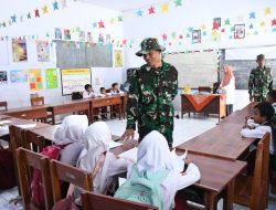 TNI Peduli Pendidikan: Satgas TMMD 123 Bondowoso Berbagi Ilmu di SD