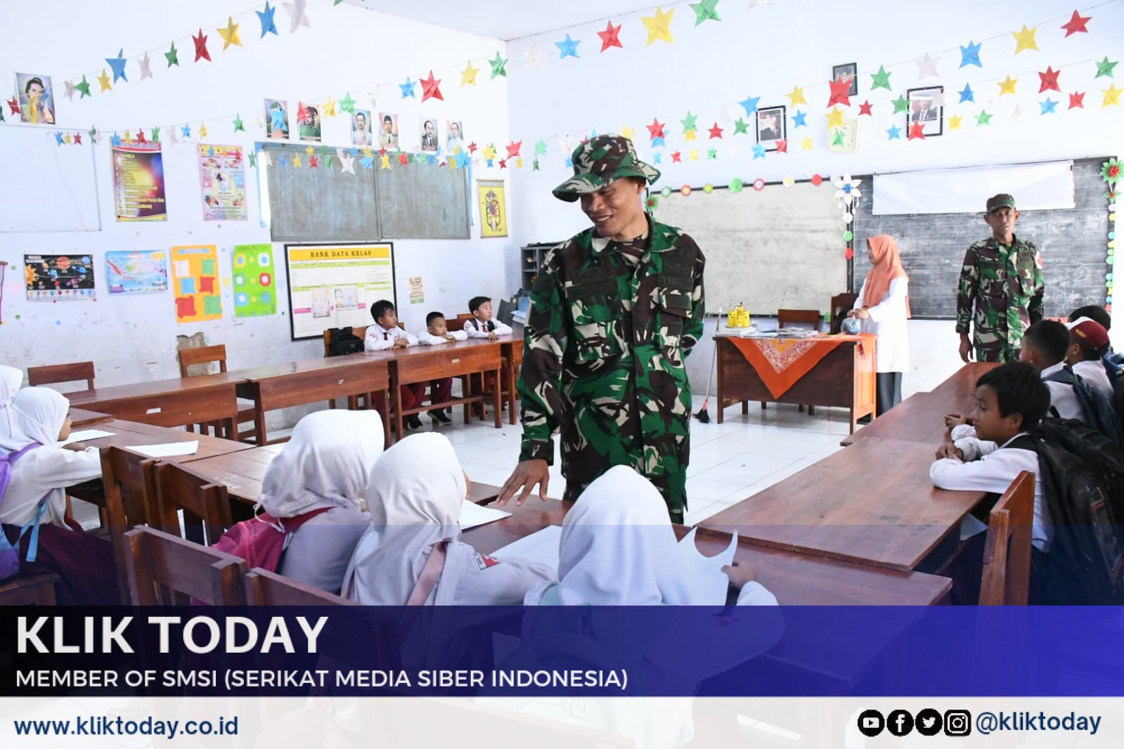 (TMMD) ke-123 Kodim 0822/Bondowoso dengan menerapkan turun ke sekolah untuk membantu proses belajar mengajar di SD Negeri Gunosari. Selasa 25 februari 2025. (Foto. Dok. Kliktoday)
