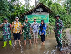 Dukung Ketahanan Pangan, Kasdim 0822 Bondowoso Bersama Satgas TMMD 123 Tebar 8.800 Bibit Ikan Nila di Desa Trotosari dan Gunosari