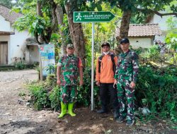 Sinergi TNI dan Pemerintah: Satgas TMMD dan BPBD Pasang Rambu Bencana