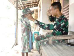 Prajurit TNI Ini Buat Anak Desa Tersenyum, Aksinya Bikin Haru