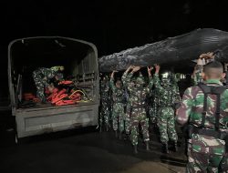 Aksi Cepat Tanggap Yonif 330 Kostrad, Bantu Penanggulangan Bencana Banjir di Sumedang
