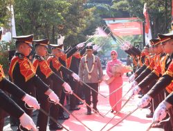 Tradisi Pedang Pora dan Reog Ponorogo Warnai Penyambutan Irjen Pol Drs Nanang Avianto,M.Si Sebagai Kapolda Jatim