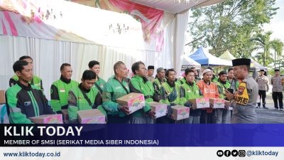 Peduli Ojol, Polres Jember Salurkan 100 Paket Sembako dalam Baksos Ramadhan
