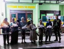 Jelang Idul Fitri, Babinsa Cermee Bagikan Sembako kepada Warga Kurang Mampu