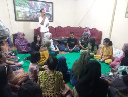 Kehadiran Babinsa di Dusun Rowo Koncer Bondowoso, Warga Bersyukur Dapat Sembako