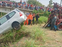 Insiden Tragis, Grand Livina Tercebur ke Sungai, Korban Dilarikan ke RSUD dr, Sutomo Nganjuk