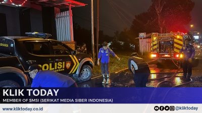 Puluhan roda dua terjatuh