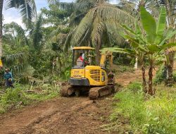 Buka Jalan 500 Meter, Satgas TMMD Kodim 0422/Lampung Barat Dorong Pembangunan Desa