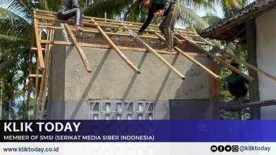 Bukti Kemanunggalan, TNI dan Warga Antusias Bangun MCK Masjid di Hari ke-12 TMMD ke-124