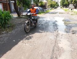 Warga Mengeluh, Jalan Rusak di Desa Putren Sukomoro Nganjuk,Tak Kunjung Diperbaiki