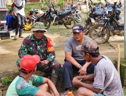 Sertu Mawardi Tampung Aspirasi Warga Saat TMMD ke-124 Kodim 0422/Lampung Barat di Pekon Pemerihan