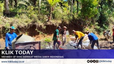 Bersama TNI, Warga Pekon Pemerihan Wujudkan Jalan Impian Lewat TMMD ke-124