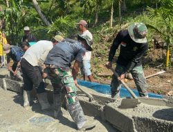 Wujudkan Kemanunggalan, Komandan SSK TMMD Kodim 0422/LB Turun Langsung Bantu Warga Cor Jalan