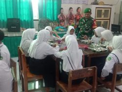 Sukseskan Program Pemerintah Babinsa 0822 Dampingi SPPG Bondowoso Distribusikan 2.414 Paket Makanan Bergizi