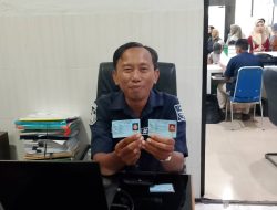 Disdukcapil Bondowoso Ungkap Perbedaan Warna Merah dan Biru pada e-KTP Sesuai Tahun Lahir