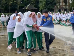 271 Siswa-siswi Antusias Ikuti Edukasi Proteksi Kebakaran dan Water Party di SD Plus Al Ishlah Dadapan Bondowoso