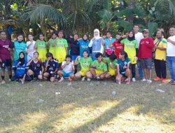 Main Bareng Tim Megaloman, Sandi Ikromah Dorong Kemajuan Sepak Bola Putri Koncer Kidul