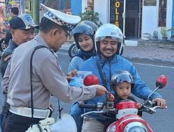 Satlantas Polres Bondowoso Sapa Masyarakat di Car Free Day, Sosialisasikan Tertib Lalu Lintas dalam Rangka Operasi Patuh Semeru 2025