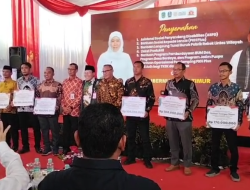 Masyarakat Nganjuk Secara Simbolis Terima Berbagai Bantuan Sosial, dari Gubernur Jatim, Antara Lain, Program Jatim Puspa