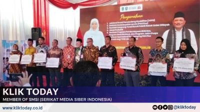 Masyarakat Nganjuk Secara Simbolis Terima Berbagai Bantuan Sosial, dari Gubernur Jatim, Antara Lain, Program Jatim Puspa